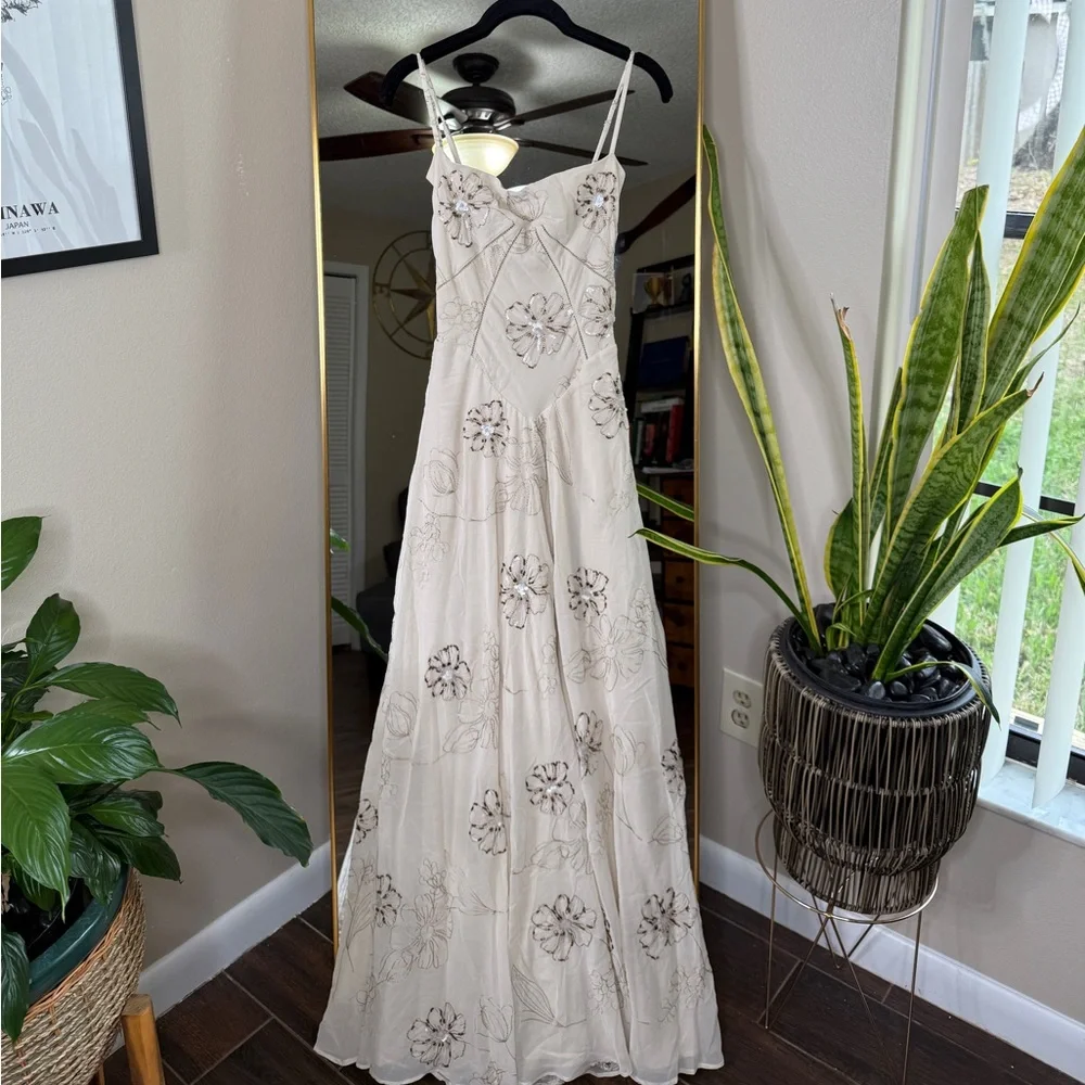 HOUSE OF CB 'Seren' Vanilla Embroidered Hand Beaded Floral Maxi Dress NWOT - Picture 10 of 12